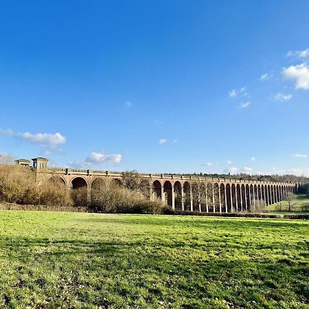 Quirky Vintage Horsebox Conversion With Stunning Views Of Ardingly Reservoir Balcombe Bagian luar foto