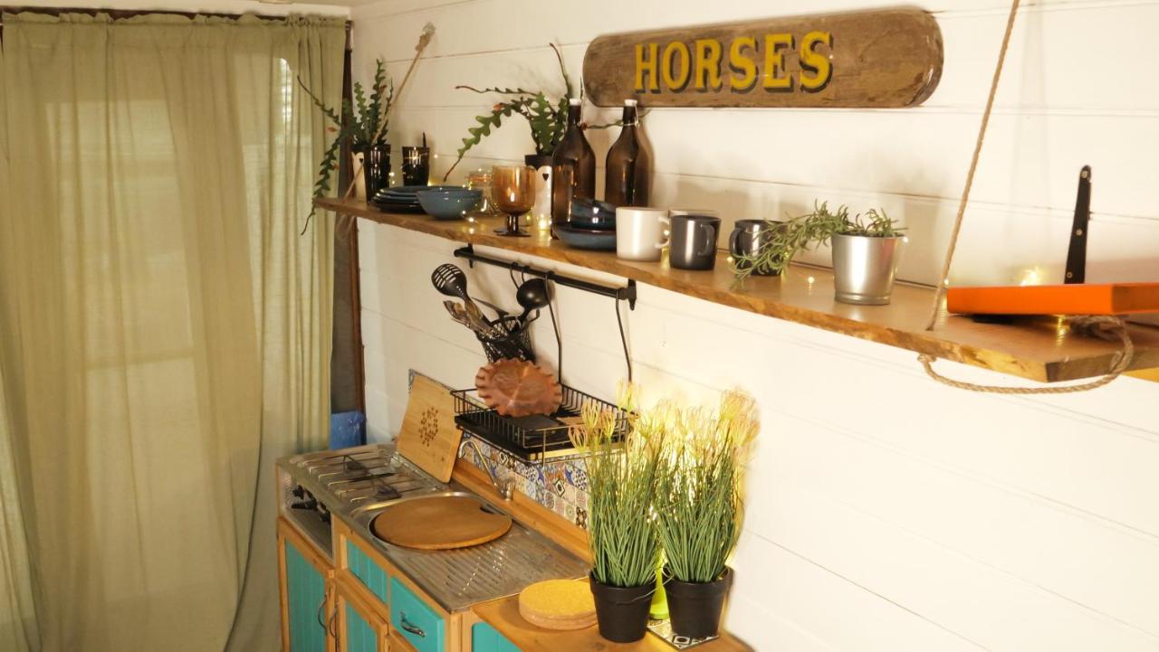 Quirky Vintage Horsebox Conversion With Stunning Views Of Ardingly Reservoir Balcombe Bagian luar foto