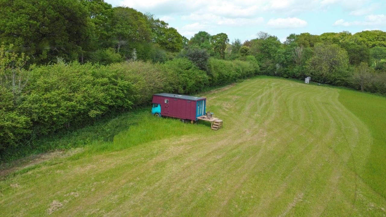 Quirky Vintage Horsebox Conversion With Stunning Views Of Ardingly Reservoir Balcombe Bagian luar foto