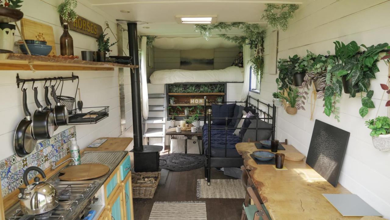Quirky Vintage Horsebox Conversion With Stunning Views Of Ardingly Reservoir Balcombe Bagian luar foto