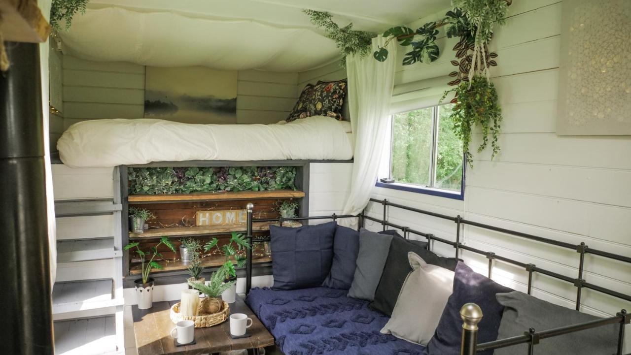 Quirky Vintage Horsebox Conversion With Stunning Views Of Ardingly Reservoir Balcombe Bagian luar foto