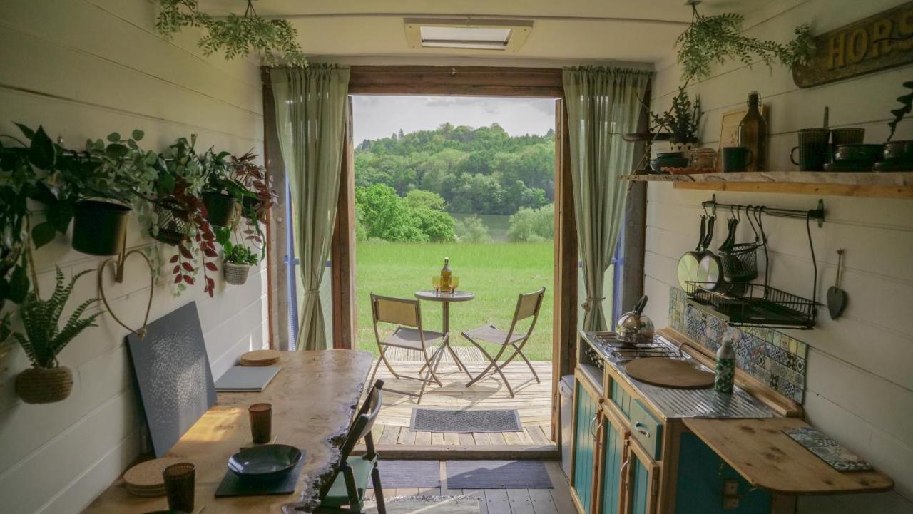 Quirky Vintage Horsebox Conversion With Stunning Views Of Ardingly Reservoir Balcombe Bagian luar foto