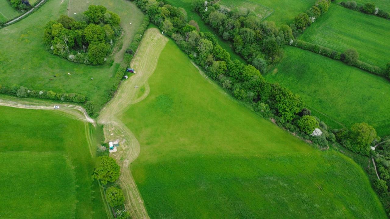 Quirky Vintage Horsebox Conversion With Stunning Views Of Ardingly Reservoir Balcombe Bagian luar foto